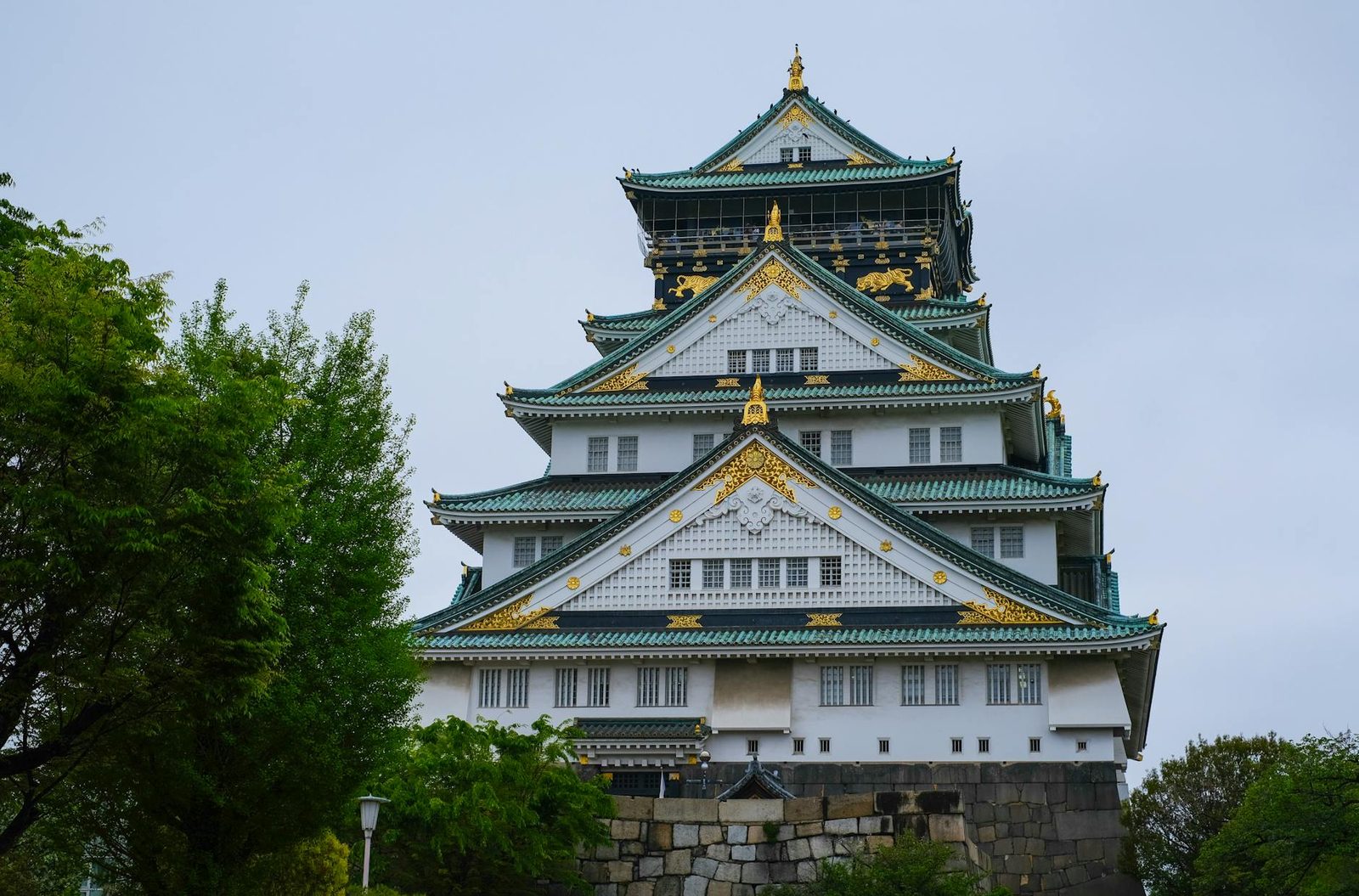 Osaka Castle Hokoku Shrine Half Day Architecture Historical Tour